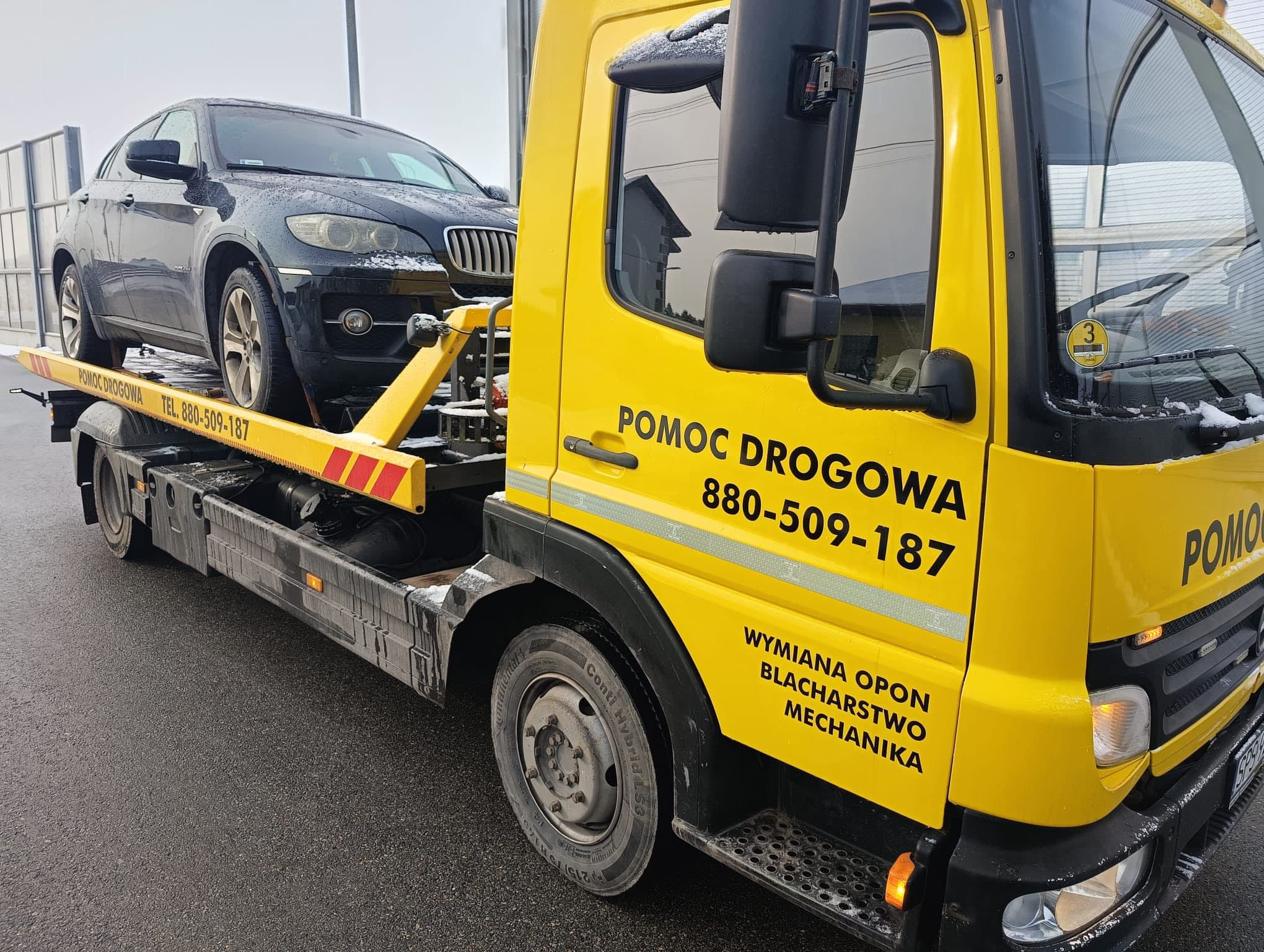 Pomoc Drogowa Mariusz Rokita — laweta z samochodem